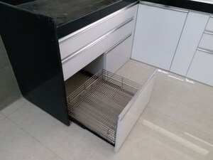 Room in 3 BHK Apartment at Mirchandani Triton, Santacruz West – for Sale