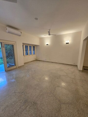 Room in 4 BHK Builder Floor at Greater Kailash I – for Rent