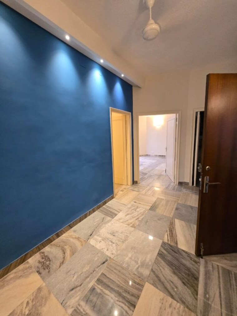 Room, greater kailash i 4 Bedroom 500 Sq.Yd. Builder Floor In Greater Kailash I Delhi 9953873