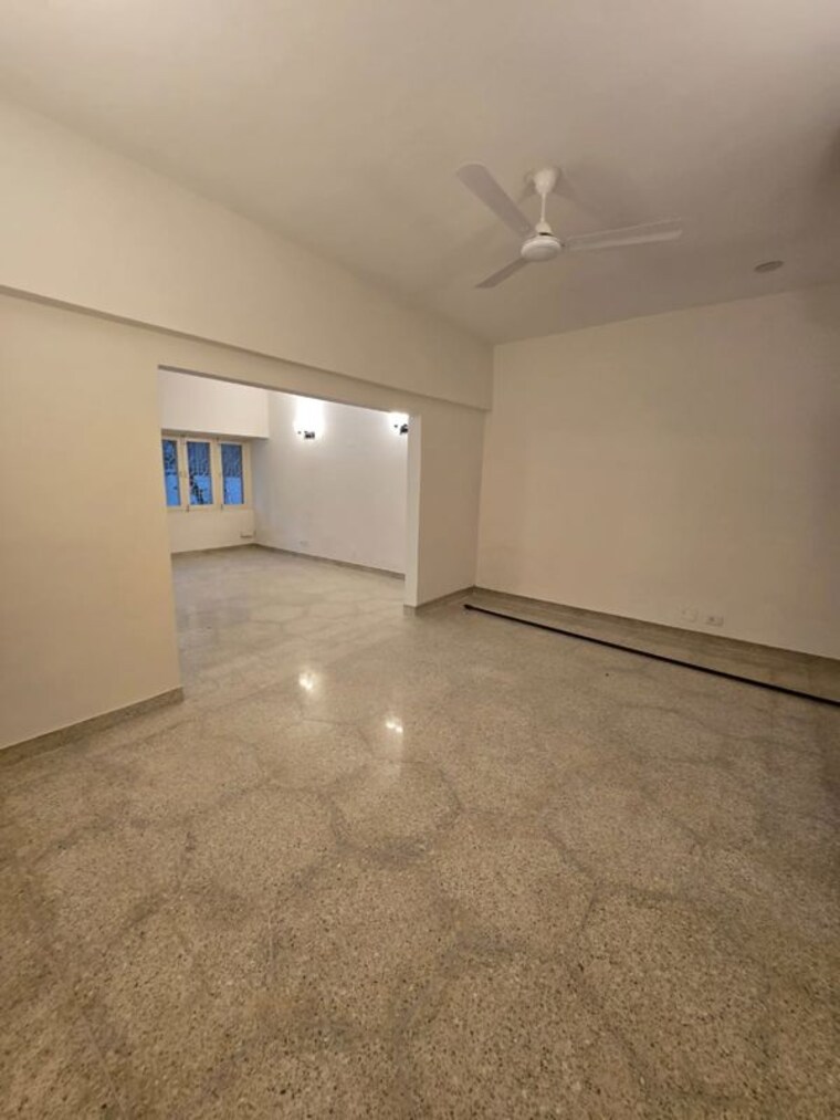 Room, greater kailash i 4 Bedroom 500 Sq.Yd. Builder Floor In Greater Kailash I Delhi 9953873