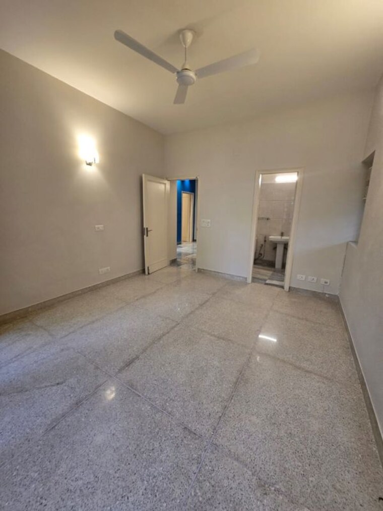 Room, greater kailash i 4 Bedroom 500 Sq.Yd. Builder Floor In Greater Kailash I Delhi 9953873