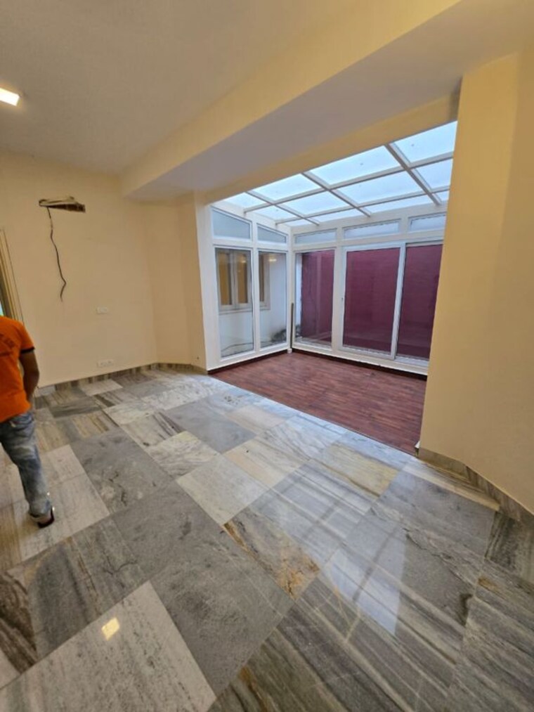 Room, greater kailash i 4 Bedroom 500 Sq.Yd. Builder Floor In Greater Kailash I Delhi 9953873