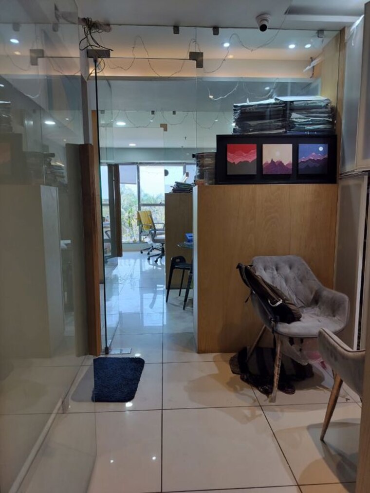 Team Area, science city Commercial Office Space 707 Sq.Ft. In Science City Ahmedabad 9953850