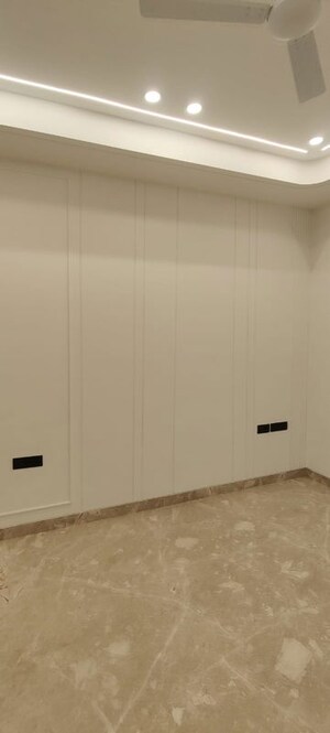 Room in 4 BHK Builder Floor at Greater Kailash ii – for Sale