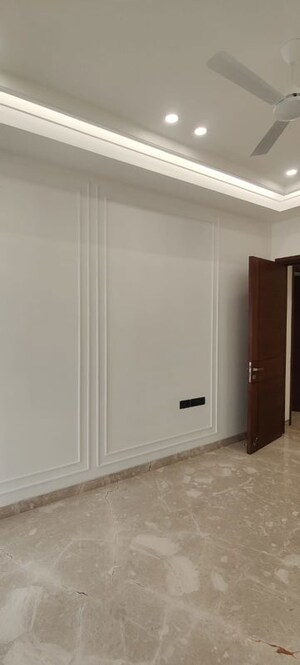 Room in 4 BHK Builder Floor at Greater Kailash ii – for Sale