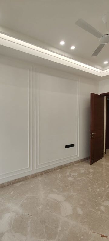 Room in 4 BHK Builder Floor at Greater Kailash ii – for Sale