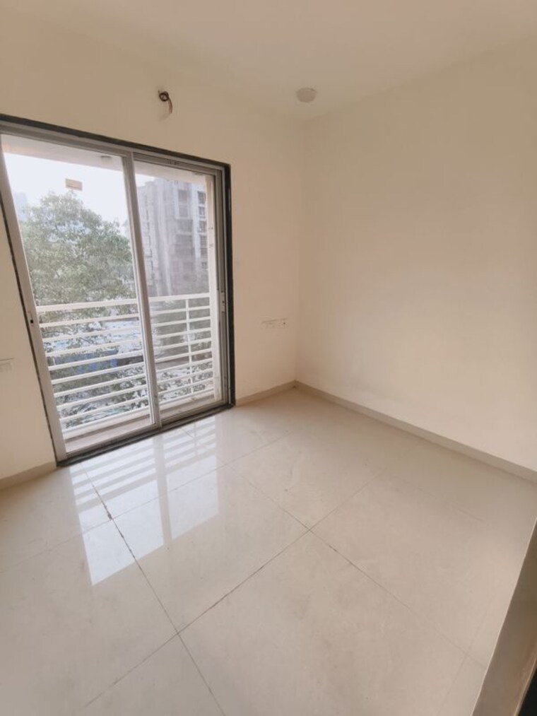 Room, kapur bawdi 2 Bedroom 620 Sq.Ft. Apartment In Kapur Bawdi Thane 9953891