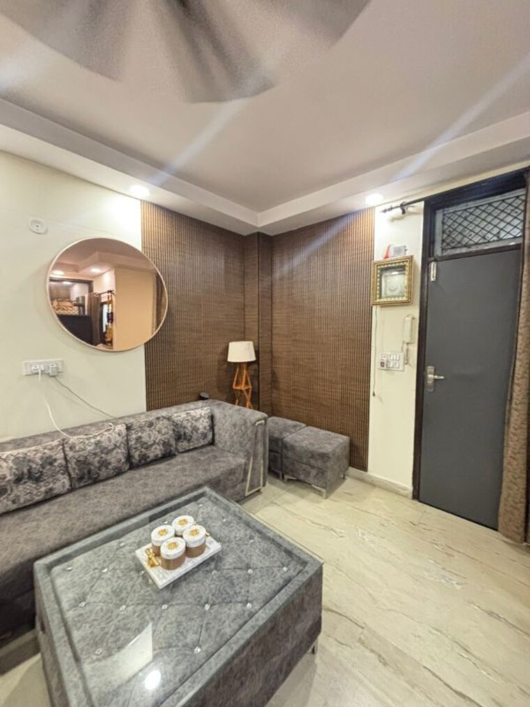Bedroom, uttam nagar 2.5 Bedroom 70 Sq.Yd. Builder Floor In Uttam Nagar Delhi 9953895