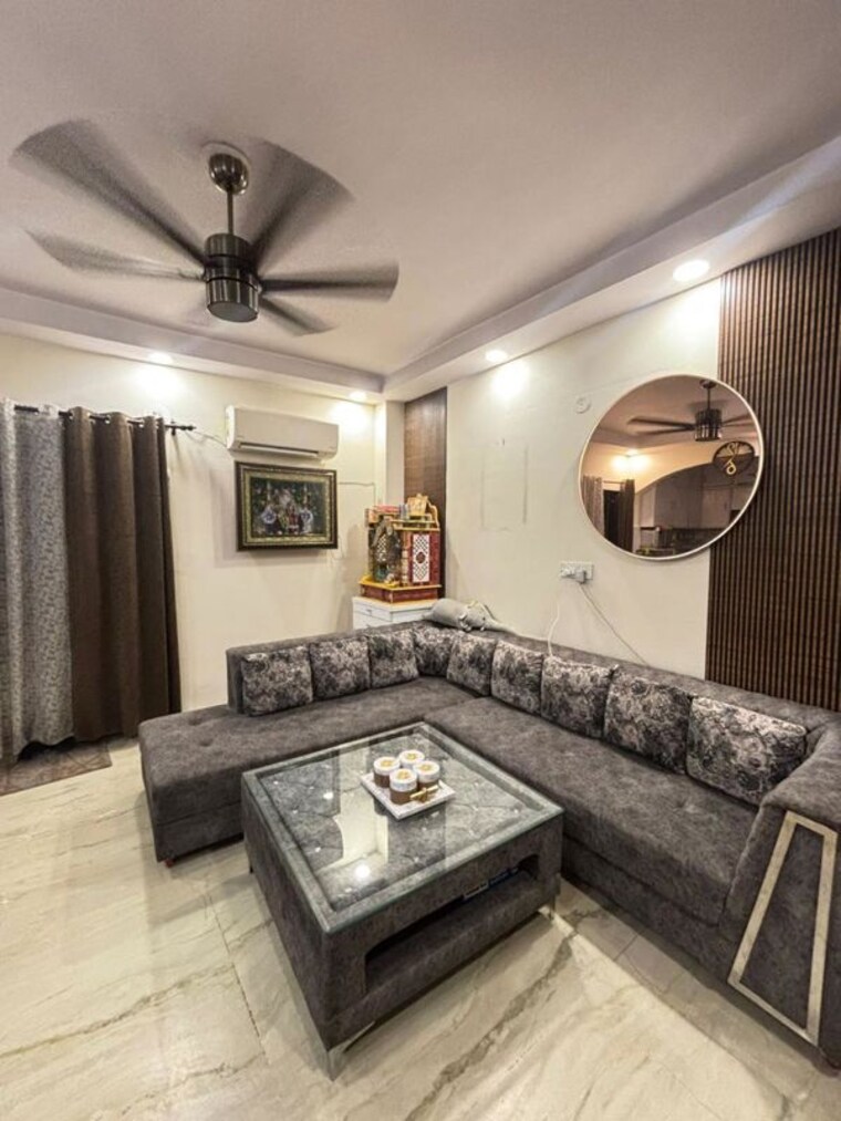 Living Room, uttam nagar 2.5 Bedroom 70 Sq.Yd. Builder Floor In Uttam Nagar Delhi 9953895