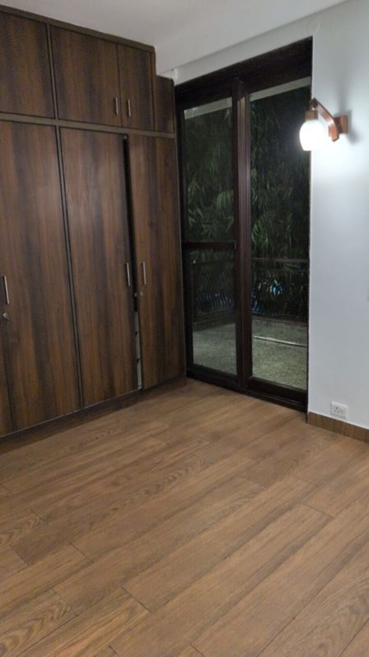 Room, greater kailash ii 4 Bedroom 300 Sq.Yd. Builder Floor In Greater Kailash ii Delhi 9953902