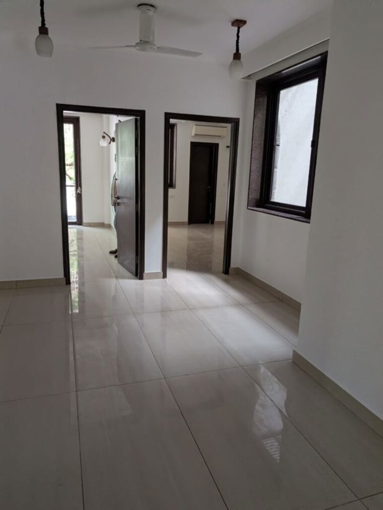 Room, greater kailash ii 4 Bedroom 300 Sq.Yd. Builder Floor In Greater Kailash ii Delhi 9953902