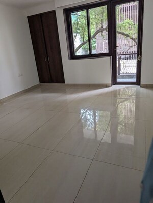 Room in 4 BHK Builder Floor at Greater Kailash ii – for Rent