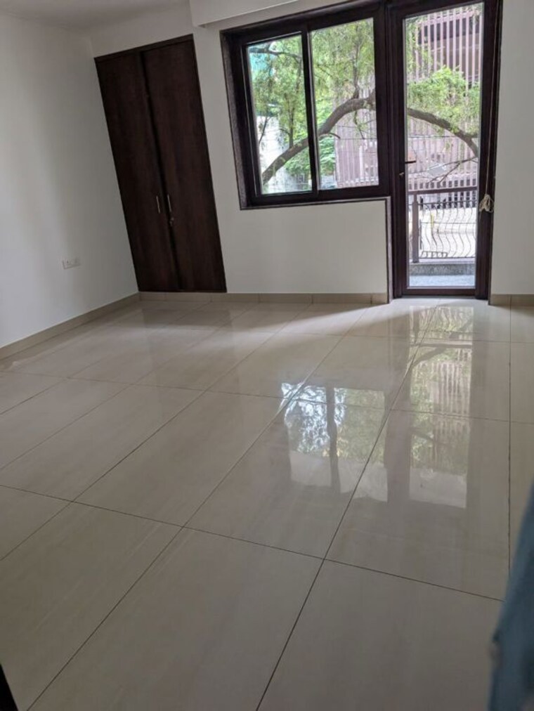 Room, greater kailash ii 4 Bedroom 300 Sq.Yd. Builder Floor In Greater Kailash ii Delhi 9953902