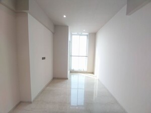 Room in 4 BHK Apartment at Prabhadevi Industrial Estate, Prabhadevi – for Sale