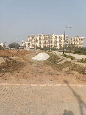  Plot For Sale in Sector 63