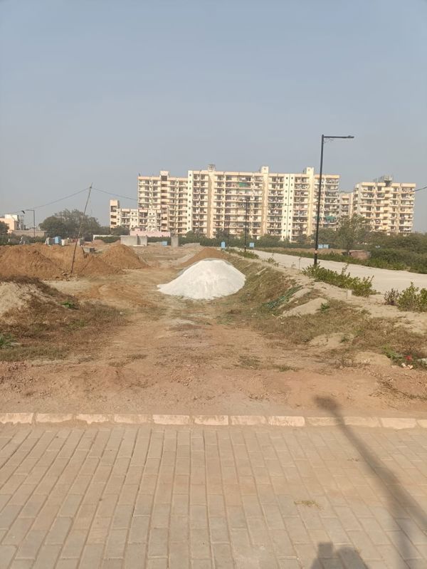 Plot For Sale in Sector 63