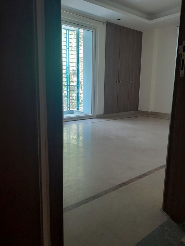 3 BHK + Servant Room Builder Floor For Rent in Chittaranjan Park
