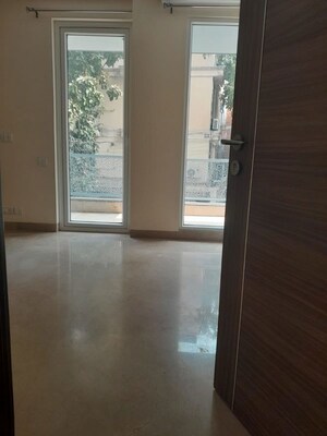 Room in 3 BHK Builder Floor at Chittaranjan Park – for Rent