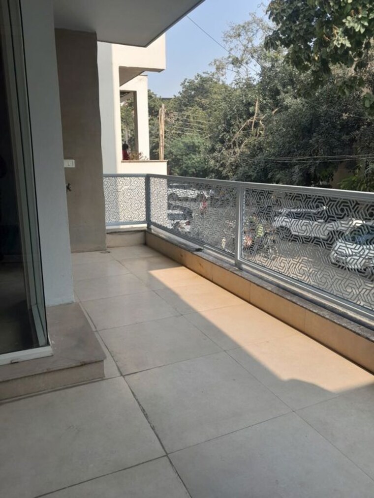 Balcony, chittaranjan park 3 Bedroom 233 Sq.Yd. Builder Floor In Chittaranjan Park Delhi 9953927