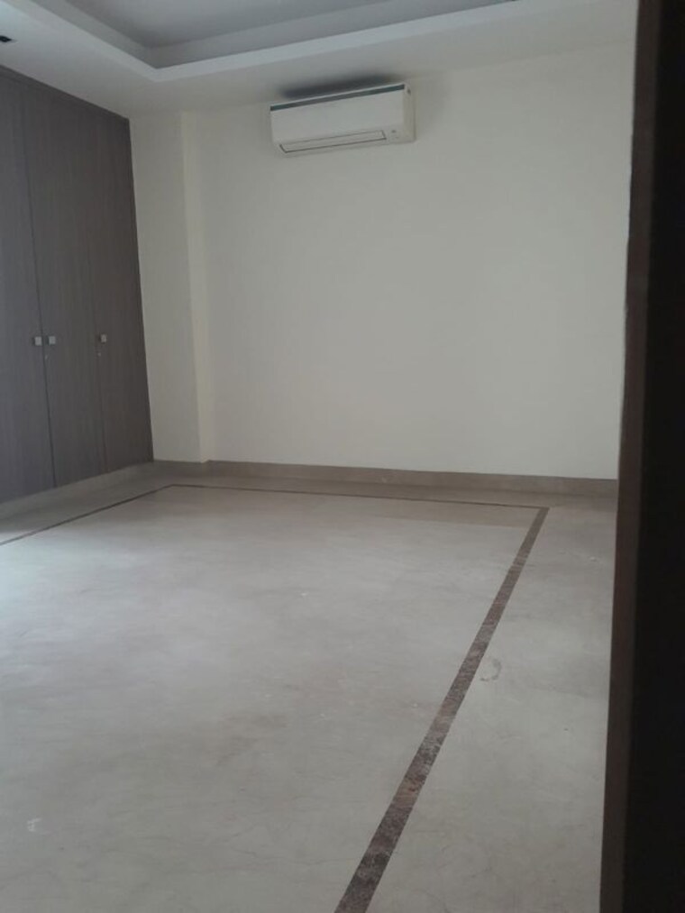 Room, chittaranjan park 3 Bedroom 233 Sq.Yd. Builder Floor In Chittaranjan Park Delhi 9953927