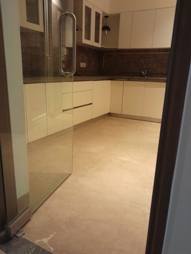 Kitchen, chittaranjan park 3 Bedroom 233 Sq.Yd. Builder Floor In Chittaranjan Park Delhi 9953927