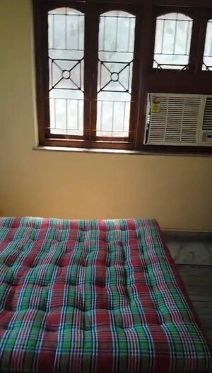 Bedroom in 3 BHK Apartment at Elgin Road – for Rent