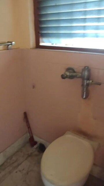 Room in 3 BHK Apartment at Elgin Road – for Rent