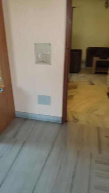 Room in 3 BHK Apartment at Elgin Road – for Rent