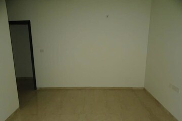 Room in 3 BHK Apartment at Oberoi Realty Esquire, Goregaon East – for Rent