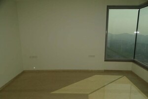 Room in 3 BHK Apartment at Oberoi Realty Esquire, Goregaon East – for Rent