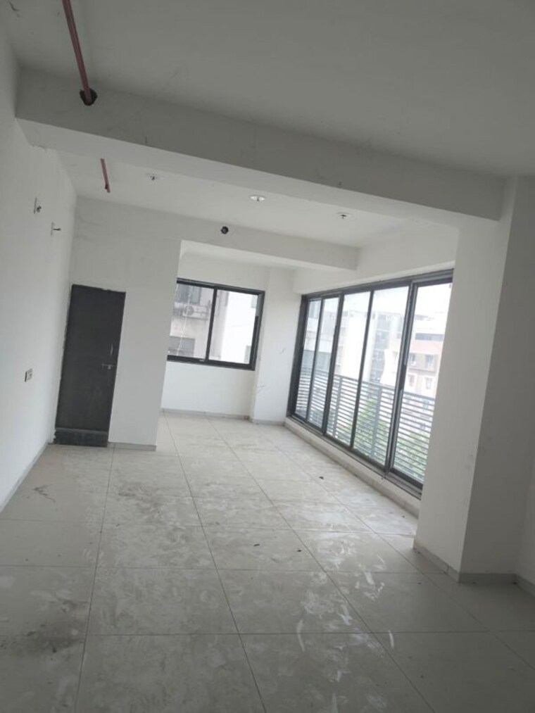Team Area, ellis bridge Commercial Office Space 784 Sq.Ft. In Ellis Bridge Ahmedabad 9953977