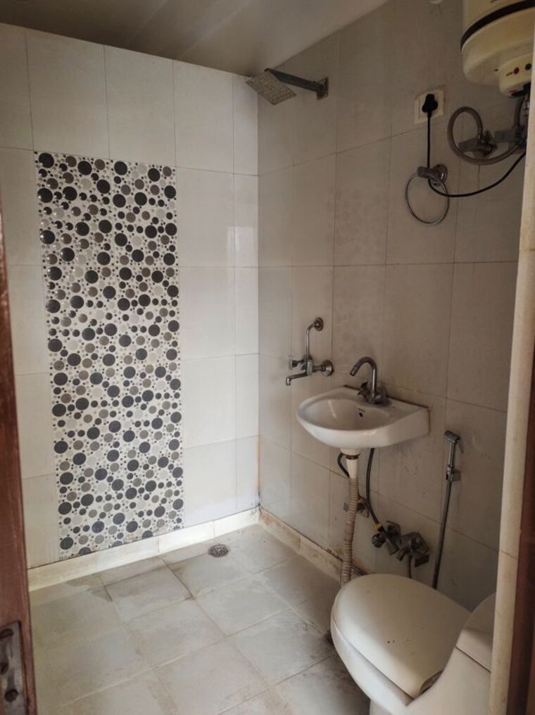 Bathroom, chattarpur 2 Bedroom 900 Sq.Ft. Builder Floor In Chattarpur Delhi 9954000