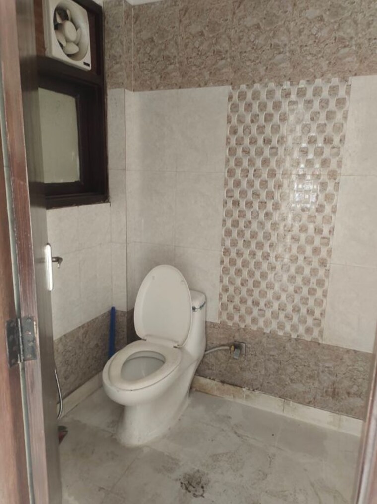 Bathroom, chattarpur 2 Bedroom 900 Sq.Ft. Builder Floor In Chattarpur Delhi 9954000
