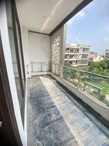 Balcony in 3 BHK Builder Floor at BPTP Parkland Pride, Sector 77 – for Sale