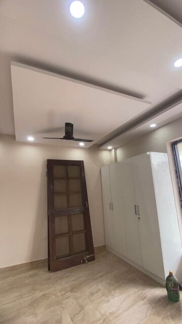 Building Lobby in 3 BHK Builder Floor at BPTP Parkland Pride, Sector 77 – for Sale