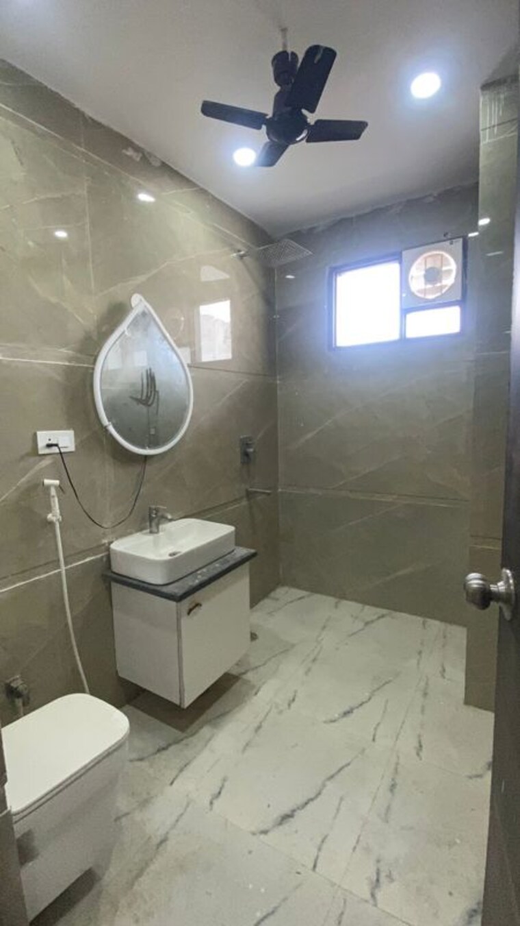 Bathroom, bptp-parkland-pride 3 Bedroom 190 Sq.Yd. Builder Floor In Sector 77 Faridabad 9954034