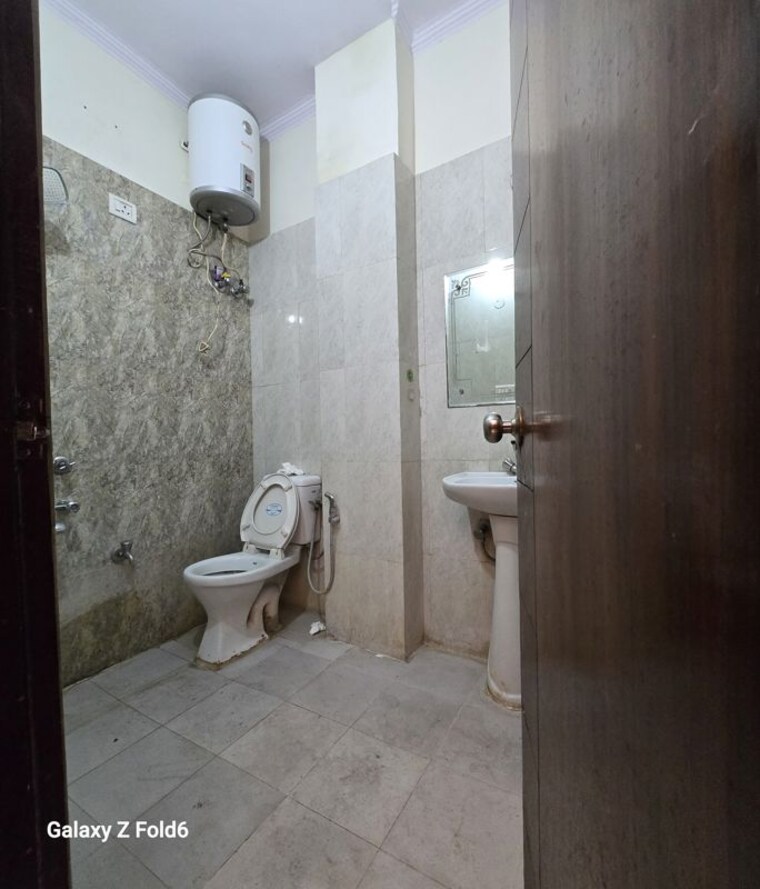 Bathroom, chattarpur 2.5 Bedroom 1100 Sq.Ft. Builder Floor In Chattarpur Delhi 9954040
