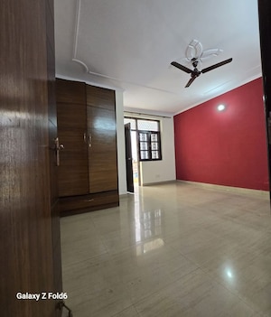 Room in 2.5 BHK Builder Floor at Chattarpur – for Rent