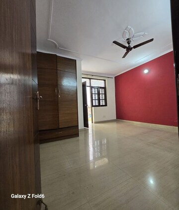 Room in 2.5 BHK Builder Floor at Chattarpur – for Rent