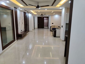 Kitchen in 4 BHK Builder Floor at M3M Atrium, Sector 57 – for Rent