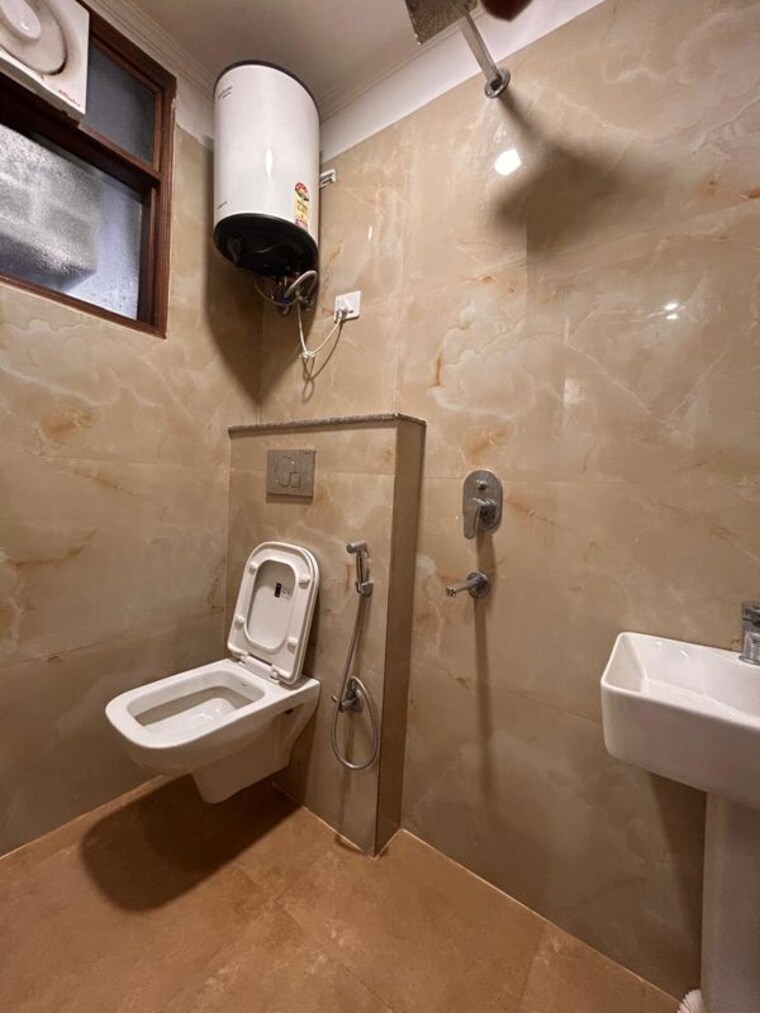 Bathroom, mehrauli 2 Bedroom 865 Sq.Ft. Builder Floor In Mehrauli Delhi 9954026