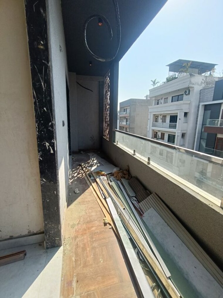 Balcony, bptp-parkland-pride 3 Bedroom 190 Sq.Yd. Builder Floor In Sector 77 Faridabad 9954089
