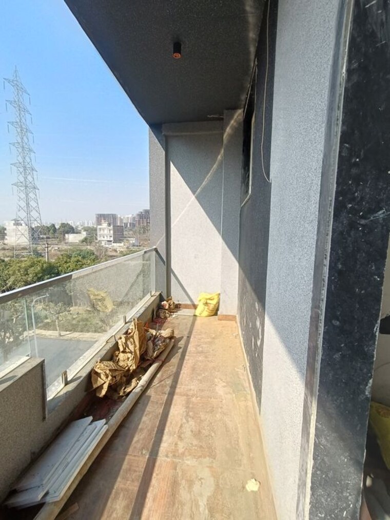 Balcony, bptp-parkland-pride 3 Bedroom 190 Sq.Yd. Builder Floor In Sector 77 Faridabad 9954089