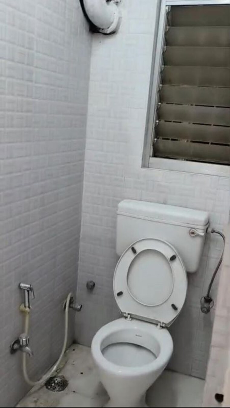 Bathroom, tollygunge 2 Bedroom 1450 Sq.Ft. Apartment In Tollygunge Kolkata 9954080