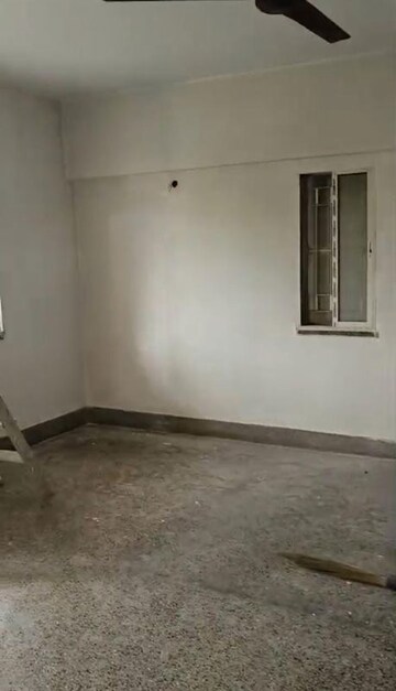 Room in 2 BHK Apartment at Tollygunge – for Sale