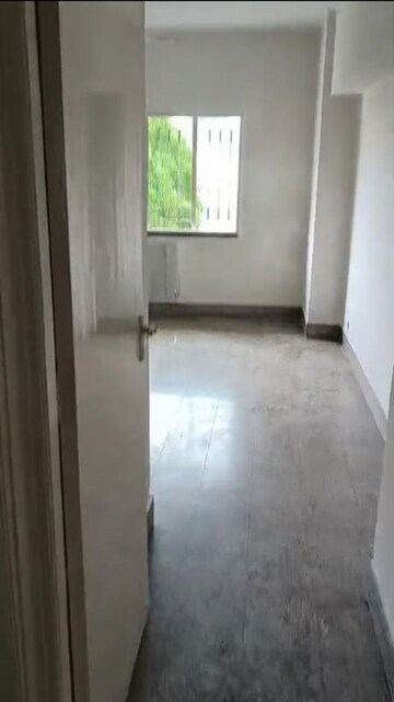 Room in 2 BHK Apartment at Tollygunge – for Sale