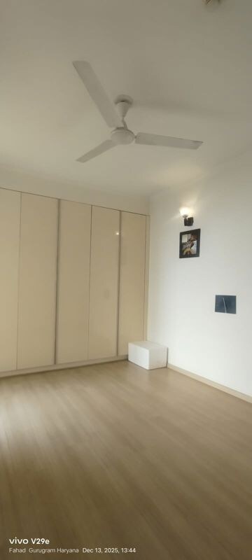 Room in 5 BHK Builder Floor at Sector 25 – for Rent