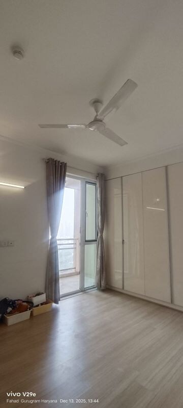 Room in 5 BHK Builder Floor at Sector 25 – for Rent