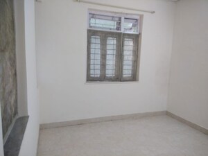 Room in 2 BHK Apartment at Dwarka Kunj, Chembur – for Rent