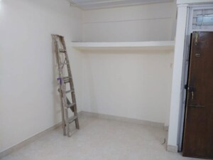Room in 2 BHK Apartment at Dwarka Kunj, Chembur – for Rent